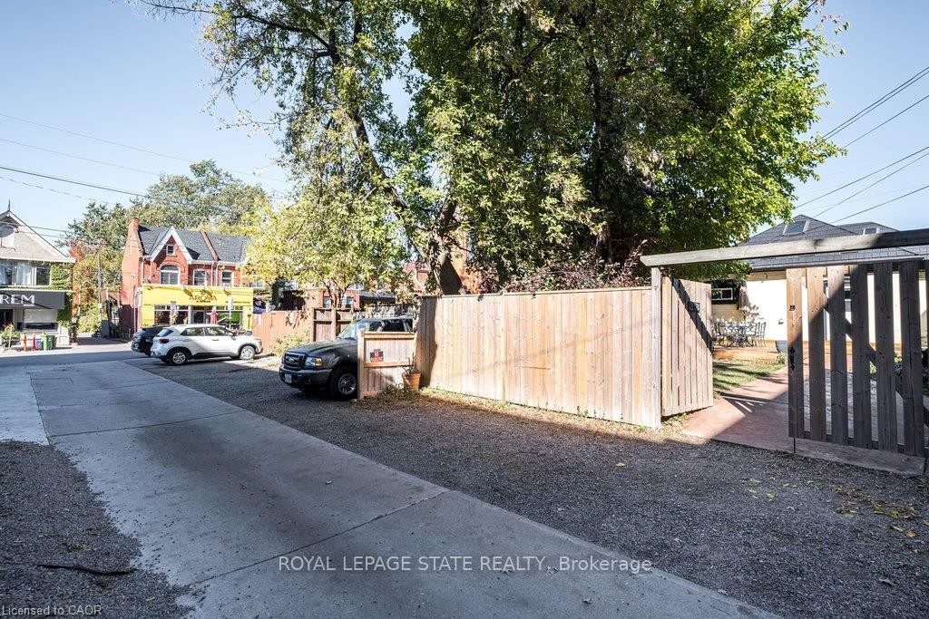 303 Charlton Avenue W, Hamilton, ON