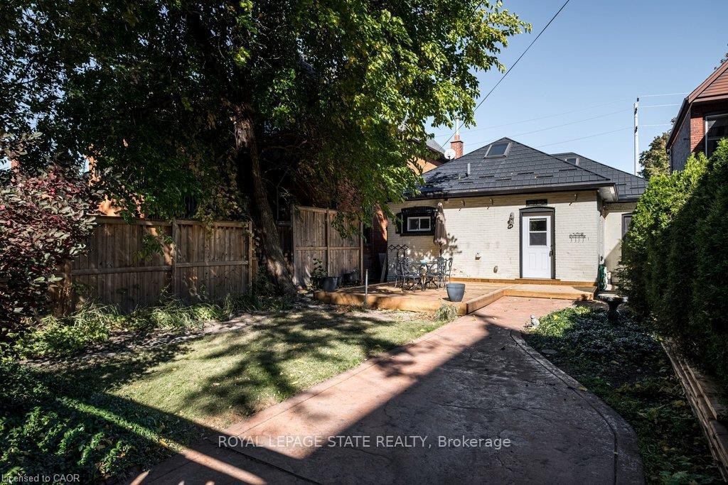 303 Charlton Avenue W, Hamilton, ON