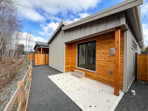 33 & 35-3025 Royston Road , Cumberland, BC V0R 1S0 4