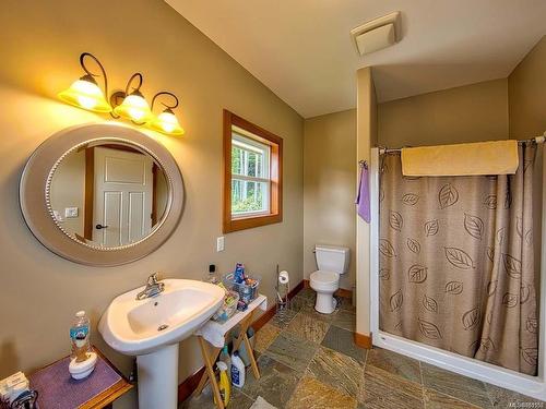29 Haggard Cove, Port Alberni, BC - Indoor Photo Showing Bathroom