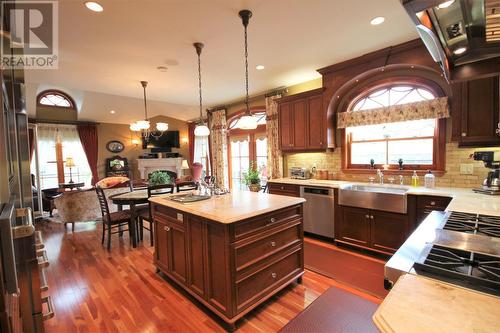 1829 86 Avenue, Dawson Creek, BC - Indoor Photo Showing Kitchen With Upgraded Kitchen