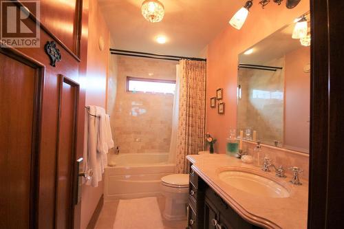 1829 86 Avenue, Dawson Creek, BC - Indoor Photo Showing Bathroom