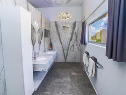 Ensuite bathroom - 