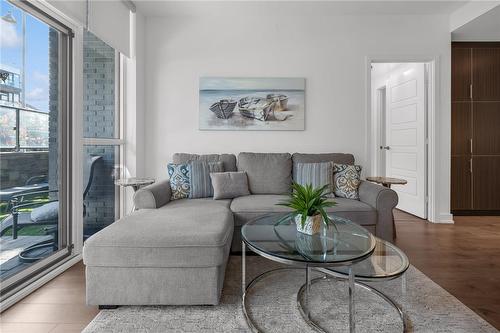 pull out sofa bed sleeps 2 - 375 Sea Ray Avenue|Unit #G14, Innisfil, ON - Indoor Photo Showing Living Room
