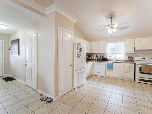 Shelburne, On - Indoor Photo Showing Kitchen