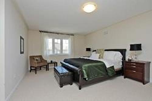 38 Lake Forest Drive, Richmond Hill, ON - Indoor Photo Showing Bedroom