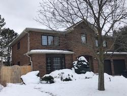 12 Greenbriar Court  Aurora, ON L4G 5X6