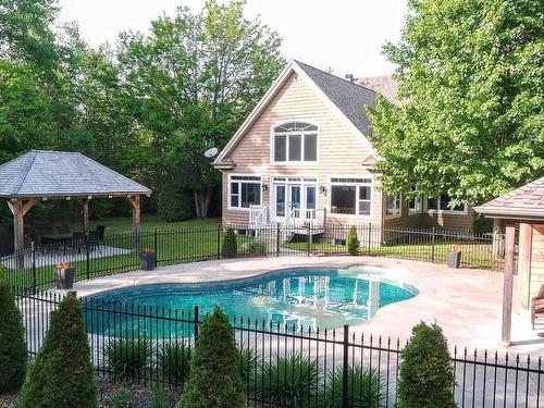 Cour - 894 Rue Arthur-Mcnicoll, Shawinigan, QC - Outdoor With In Ground Pool With Backyard