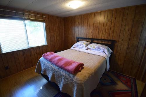 4734 Mercury Street, Windermere, BC - Indoor Photo Showing Bedroom