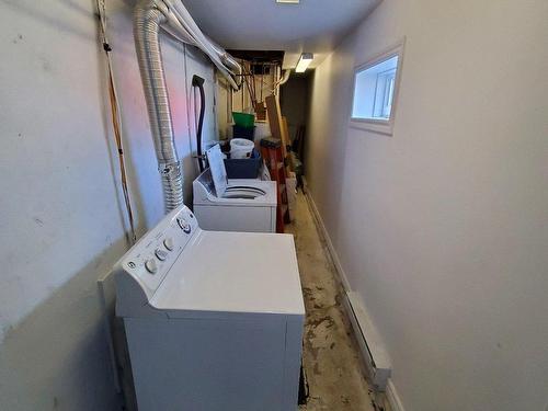 Salle de lavage - 2 Rue Lonergan, Sainte-Thérèse, QC - Indoor Photo Showing Laundry Room