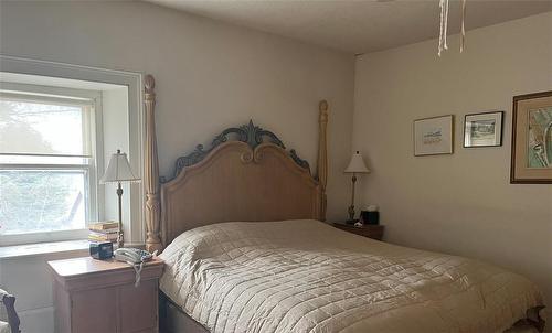 1457 97 Regional Road, Hamilton, ON - Indoor Photo Showing Bedroom