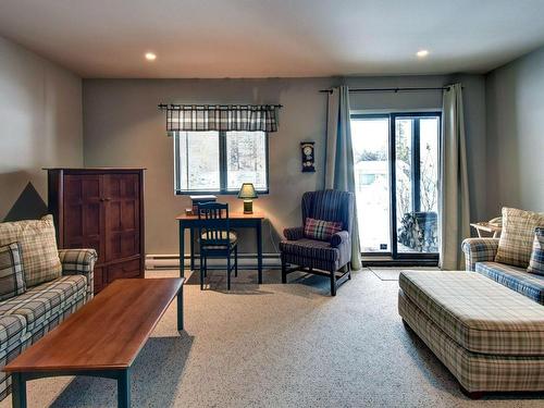 Salle familiale - 1-142 Rue Pinoteau, Mont-Tremblant, QC - Indoor