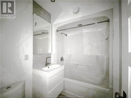433-435-437 St George St, Moncton, NB - Indoor Photo Showing Bathroom