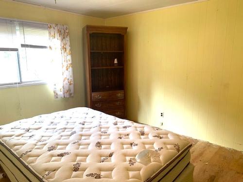 8412 Kaisner Road, Elk Valley, BC - Indoor Photo Showing Bedroom