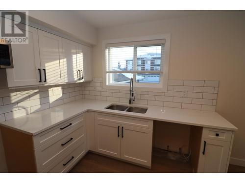 101 4278 22Nd Avenue, Prince George, BC - Indoor Photo Showing Kitchen With Double Sink