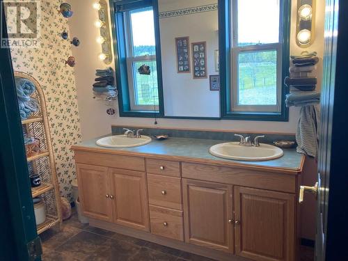 4221 Lodge Road, Lac La Hache, BC - Indoor Photo Showing Bathroom