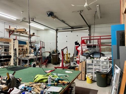 Atelier - 211 Boul. Ducharme, Sainte-Thérèse, QC - Indoor Photo Showing Garage