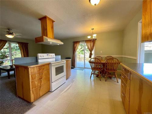 780 Campbell St, Tofino, BC - Indoor Photo Showing Kitchen