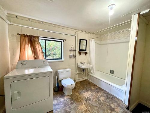 780 Campbell St, Tofino, BC - Indoor Photo Showing Laundry Room