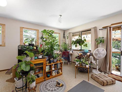 780 Campbell St, Tofino, BC - Indoor