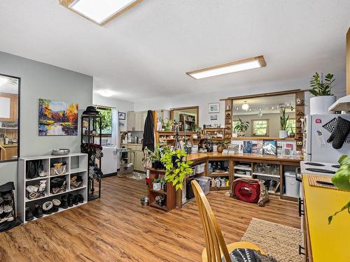 780 Campbell St, Tofino, BC - Indoor Photo Showing Other Room