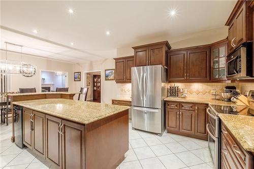 55 Eighth Road E, Stoney Creek, ON - Indoor Photo Showing Kitchen