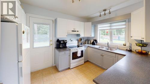 1491 Beach Crescent, Quesnel, BC - Indoor Photo Showing Kitchen With Double Sink