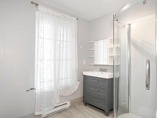 Bathroom - 4437Z Boul. Décarie, Montréal (Côte-Des-Neiges/Notre-Dame-De-Grâce), QC 