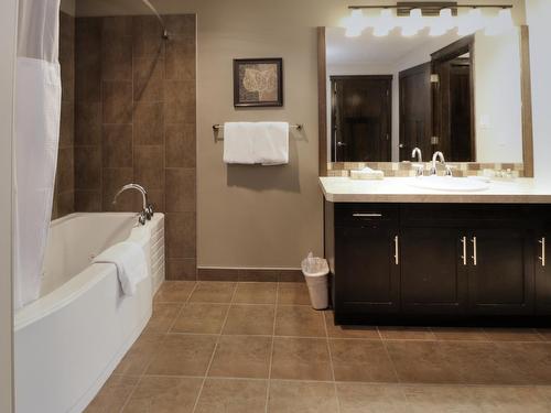 814 A - 800 Bighorn Boulevard, Radium Hot Springs, BC - Indoor Photo Showing Bathroom