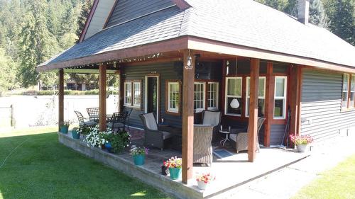 712 Lake Avenue, Silverton, BC - Outdoor With Deck Patio Veranda