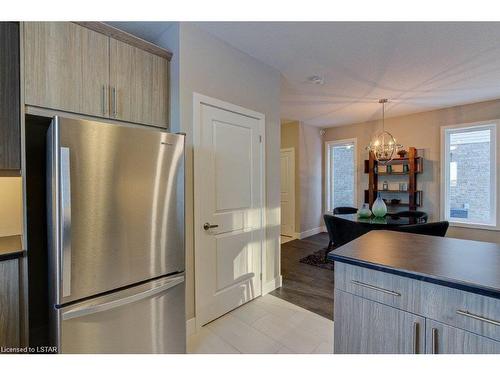 2084 Evans Boulevard, London, ON - Indoor Photo Showing Kitchen With Double Sink