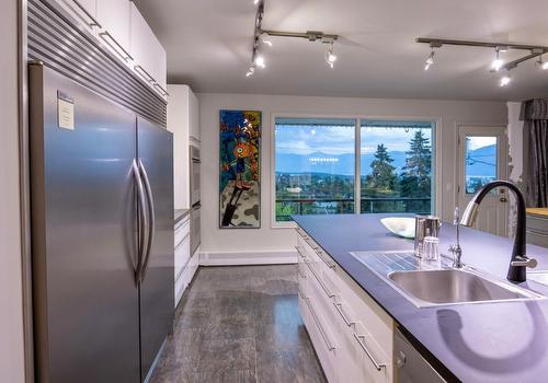 2108 Crawford Street, Creston, BC - Indoor Photo Showing Kitchen