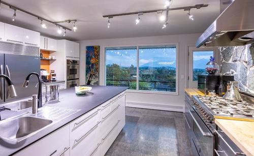 2108 Crawford Street, Creston, BC - Indoor Photo Showing Kitchen