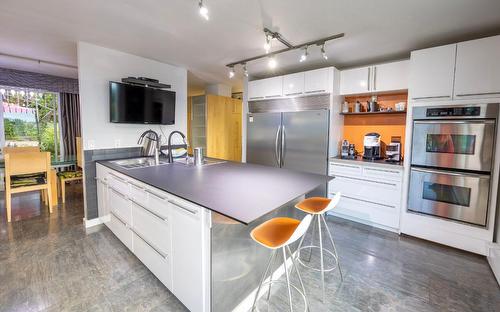 2108 Crawford Street, Creston, BC - Indoor Photo Showing Kitchen With Upgraded Kitchen