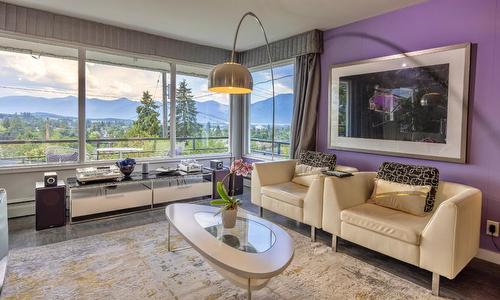 2108 Crawford Street, Creston, BC - Indoor Photo Showing Living Room