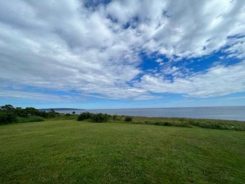 Vue sur l'eau - 609 Route 132 O., Percé, QC - Outdoor With View