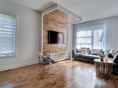 Living room - Rue De L'Ancrage, Lanoraie, QC - Indoor Photo Showing Living Room