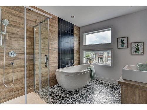 Bathroom - Rue De L'Ancrage, Lanoraie, QC - Indoor Photo Showing Bathroom