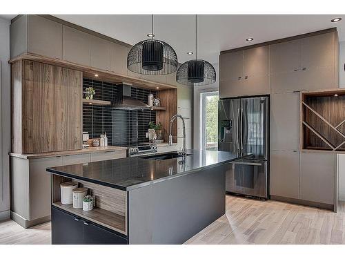 Kitchen - Rue De L'Ancrage, Lanoraie, QC - Indoor Photo Showing Kitchen With Upgraded Kitchen