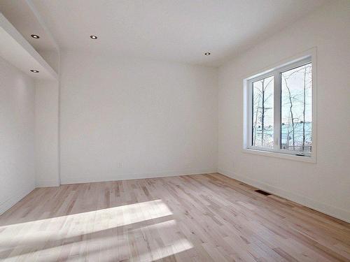 Living room - Rue De L'Ancrage, Lanoraie, QC - Indoor Photo Showing Other Room