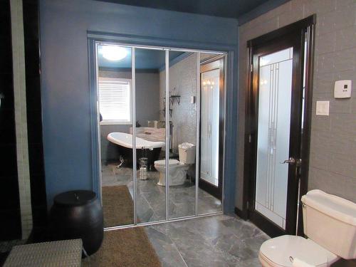 Bathroom - 1480 Boul. Laure, Sept-Îles, QC - Indoor Photo Showing Bathroom