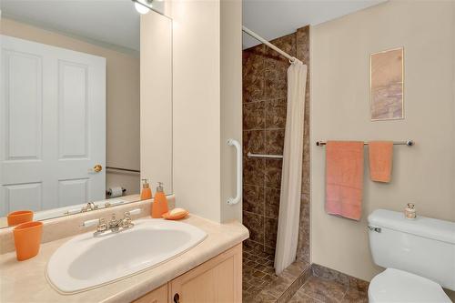 #108 3858 Brown Road,, West Kelowna, BC - Indoor Photo Showing Bathroom