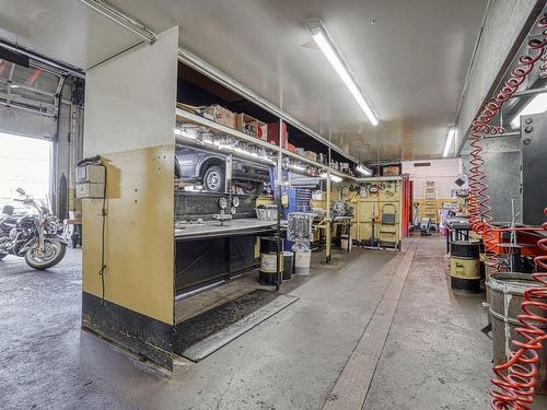 Atelier - 559 Boul. Arthur-Sauvé, Saint-Eustache, QC - Indoor Photo Showing Garage