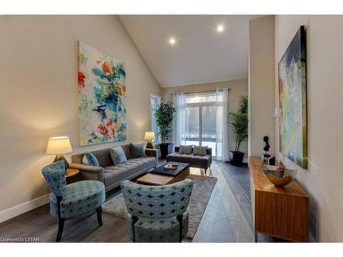 2100 Evans Boulevard, London, ON - Indoor Photo Showing Living Room