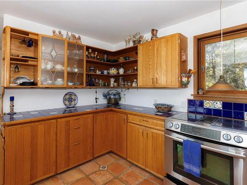 1349 Chesterman Beach Rd, Tofino, BC - Indoor Photo Showing Kitchen