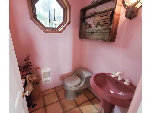 1349 Chesterman Beach Rd, Tofino, BC - Indoor Photo Showing Bathroom
