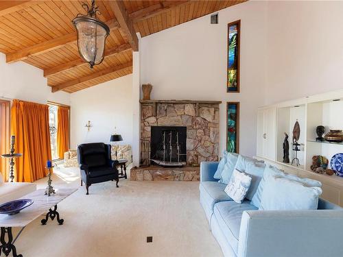 1349 Chesterman Beach Rd, Tofino, BC - Indoor Photo Showing Living Room With Fireplace