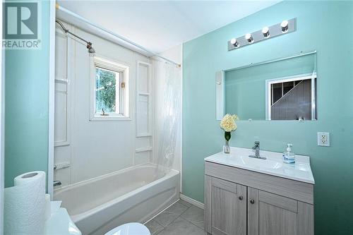 3 Riverview Crescent, Johnstown, ON - Indoor Photo Showing Bathroom