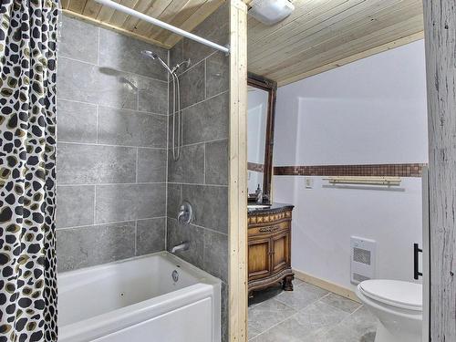 Bathroom - 721  - 723 Rue Plessis, Val-D'Or, QC - Indoor Photo Showing Bathroom