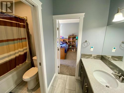 8165 Harper Sub, Dawson Creek, BC - Indoor Photo Showing Bathroom